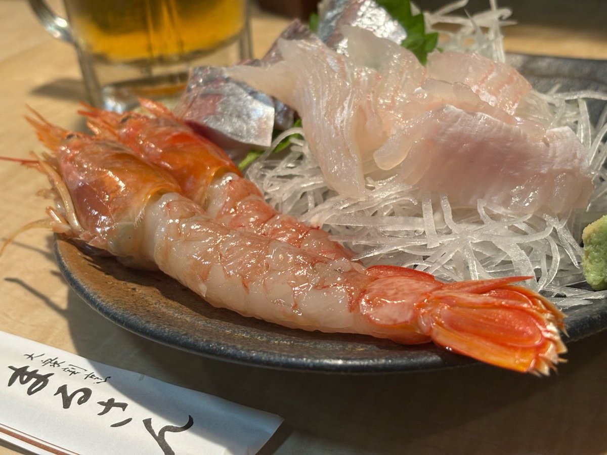 marusanhelper's tweet photo. なんだかスッキリしない天気のせいか、今日はご予約も少なく…狙い目ですよ！
ご来店お待ちしております。

写真は先日お客さんで来た時の刺身3点盛りです。内容は本日と異なります。(I)

#まるさん
#居酒屋
#池袋 https://t.co/nYBvsBk3tb