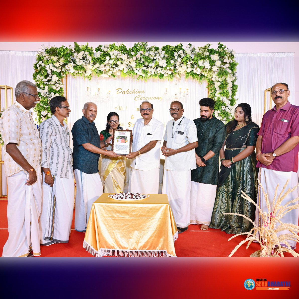 DeseeyaE's tweet photo. Ahead of Atul and Gopika’s wedding, Sevabharathi Karumalloor received 'Mangala Nidhi' contributions for charitable activities from the groom's parents. RSS and Sevabharathi Volunteers blessed the couple and presented the Mangala Patram at the ceremony.

#sevabharathi #ernakulam https://t.co/1htEobm6ZD