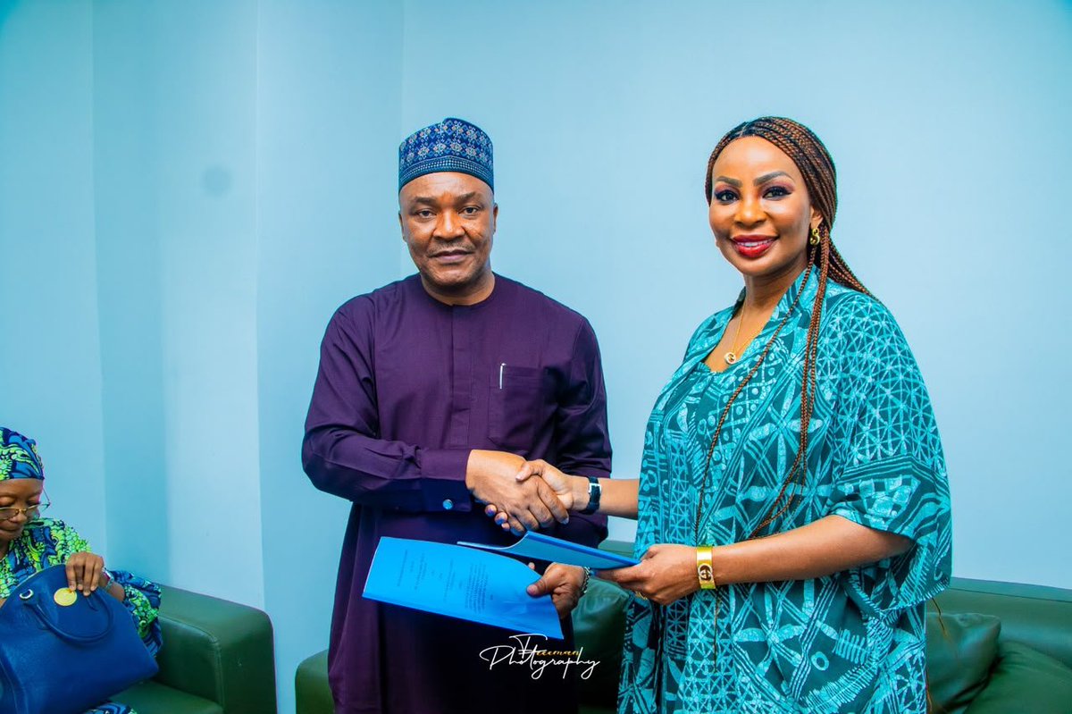 NDENigeria's tweet photo. NDE & SSDC have signed an MoU to boost employment & skills development in the South-South.
Signed by NDE DG, H.E. Silas Ali Agara & SSDC MD/CEO, Ms. Usoro Akpabio, the partnership will drive job creation, entrepreneurship & youth empowerment across the region.
#NDE #SSDC https://t.co/fD6J90dxex