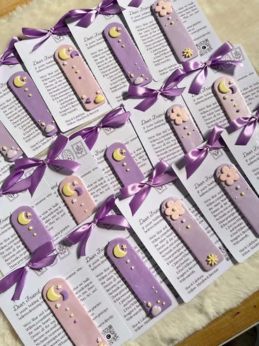 sharrificmess's tweet photo. When your friends support you in your next delulu venture 🔮💜 

Look, @willowbecoming ✨ https://t.co/rRXGBJ6M8j