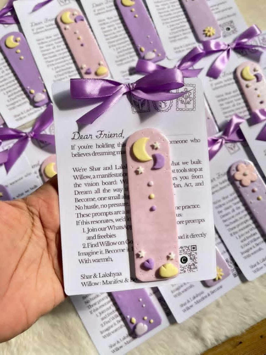sharrificmess's tweet photo. When your friends support you in your next delulu venture 🔮💜 

Look, @willowbecoming ✨ https://t.co/rRXGBJ6M8j