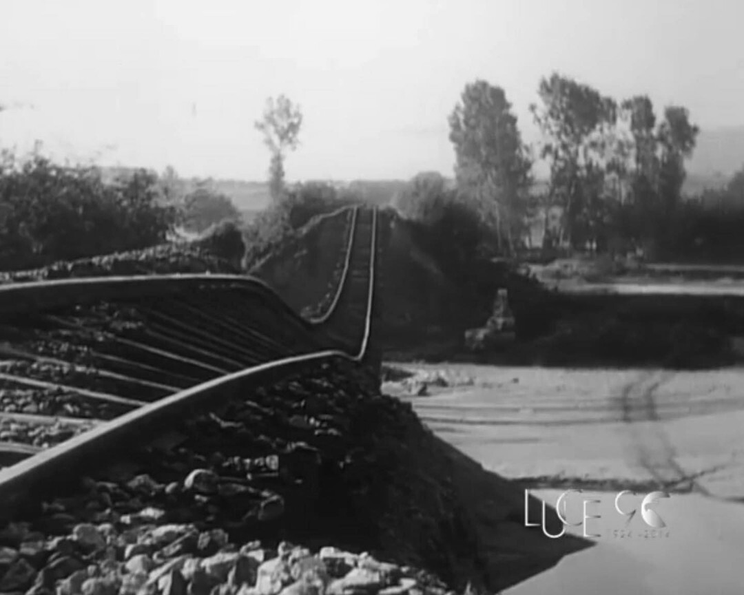 PCProvAL's tweet photo. Oggi ricordiamo l' #alluvione del 12 Settembre 1948 che avvenne due settimane dopo quella avvenuta il 4 Settembre che interessò in particolar modo anche l' #Astigiano .
Ci furono l'esondazione dei torrenti #Borbore, #Triversa e fiume #Tanaro .
Le conseguenze nella nostra pro… https://t.co/vN36vqIr3C