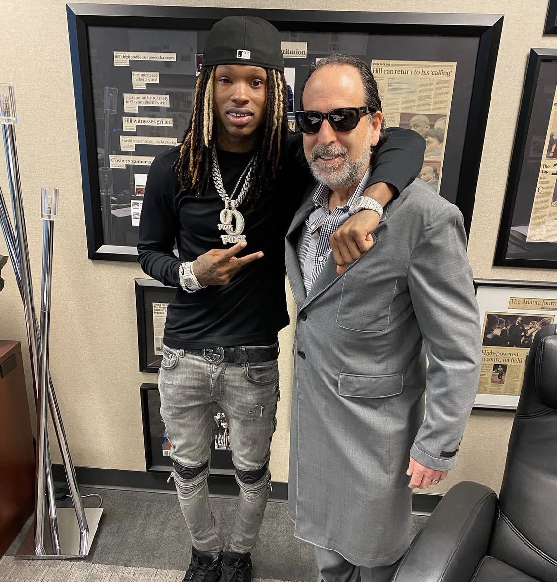 dollyvrse's tweet photo. I knew that man looked familiar, he was beating Von’s cases too😭 https://t.co/2ouFKj76Nu