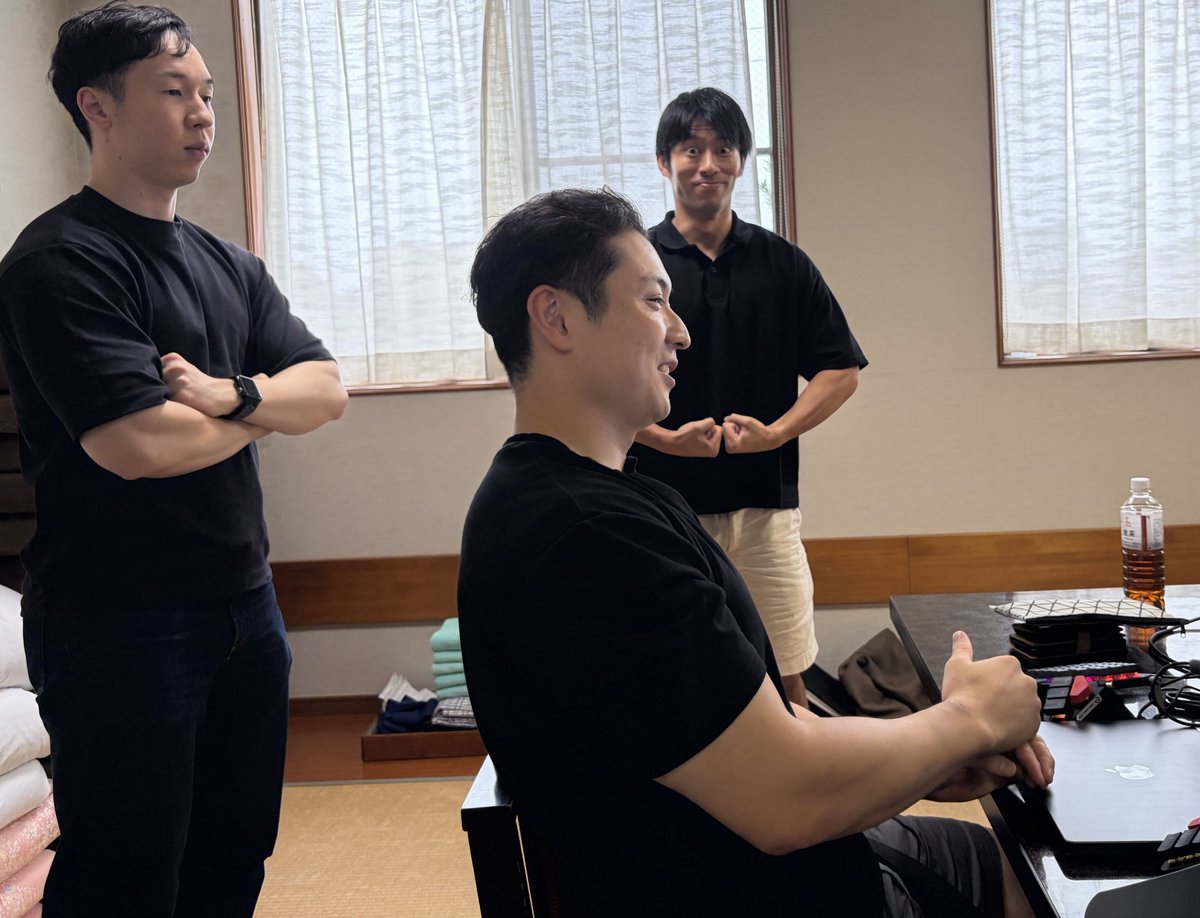 t_fit_engineer's tweet photo. 土善旅館でワイワイ

#技術書典 
#筋肉エンジニア https://t.co/dN01eXt3UZ