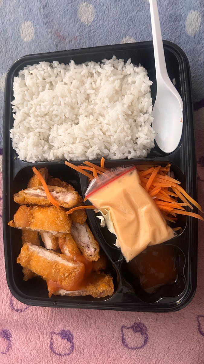 elscelestial's tweet photo. edun 2 16k salad dan mayonya enak, dagingnya THICKK 😍😍😋 https://t.co/qngxup4Vm9