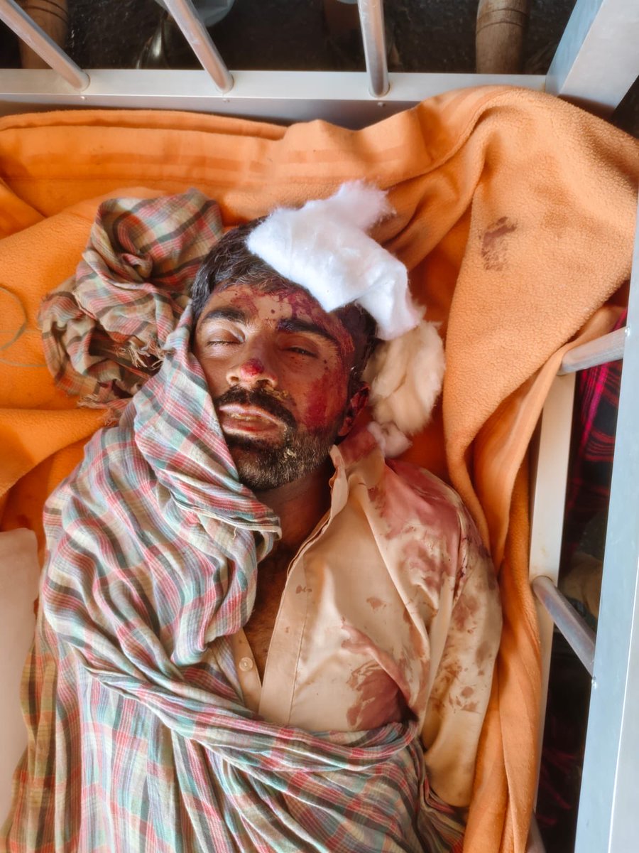 Gullenbaloch's tweet photo. ایک طرف مزاکرات اور سیاسی حل کا تماشہ اور دوسری طرف بلوچ نسل کشی کی جارہی ہے۔

ایک طرف زخم کو کرید رہے ہیں ہر روز بلوچ بچوں عورتوں اور بزرگوں کو شہید کیا جارہا ہے دوسری طرف بلوچ نسلکشی کو چھپانے کیلئے سیاسی حل  کو بطور مہرہ استعمال کررہے ہیں۔
#StopBalochGenocide 
#Balochistn
@UN https://t.co/Gssshgub5i