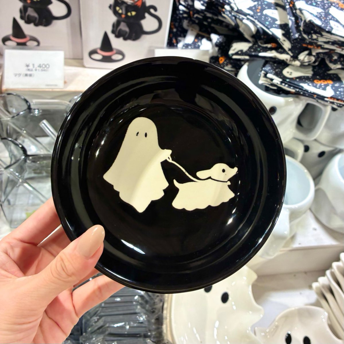 FlyingTiger_JP's tweet photo. 怖がらせる気ゼロの可愛さ、おばけ犬ボウル🐶👻 https://t.co/4orxcdsefM