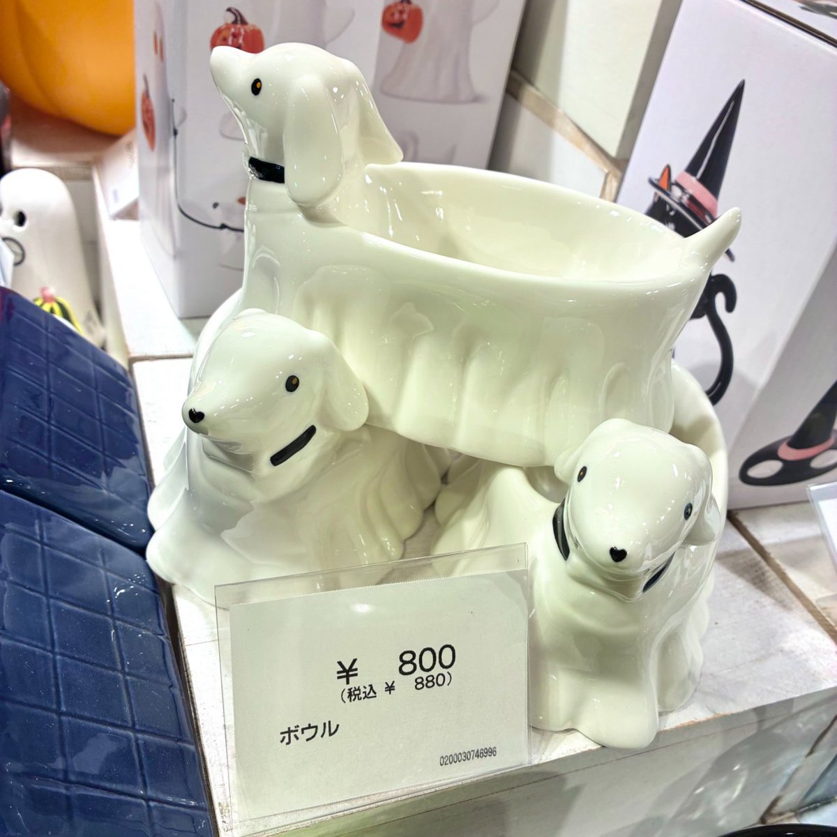 FlyingTiger_JP's tweet photo. 怖がらせる気ゼロの可愛さ、おばけ犬ボウル🐶👻 https://t.co/4orxcdsefM