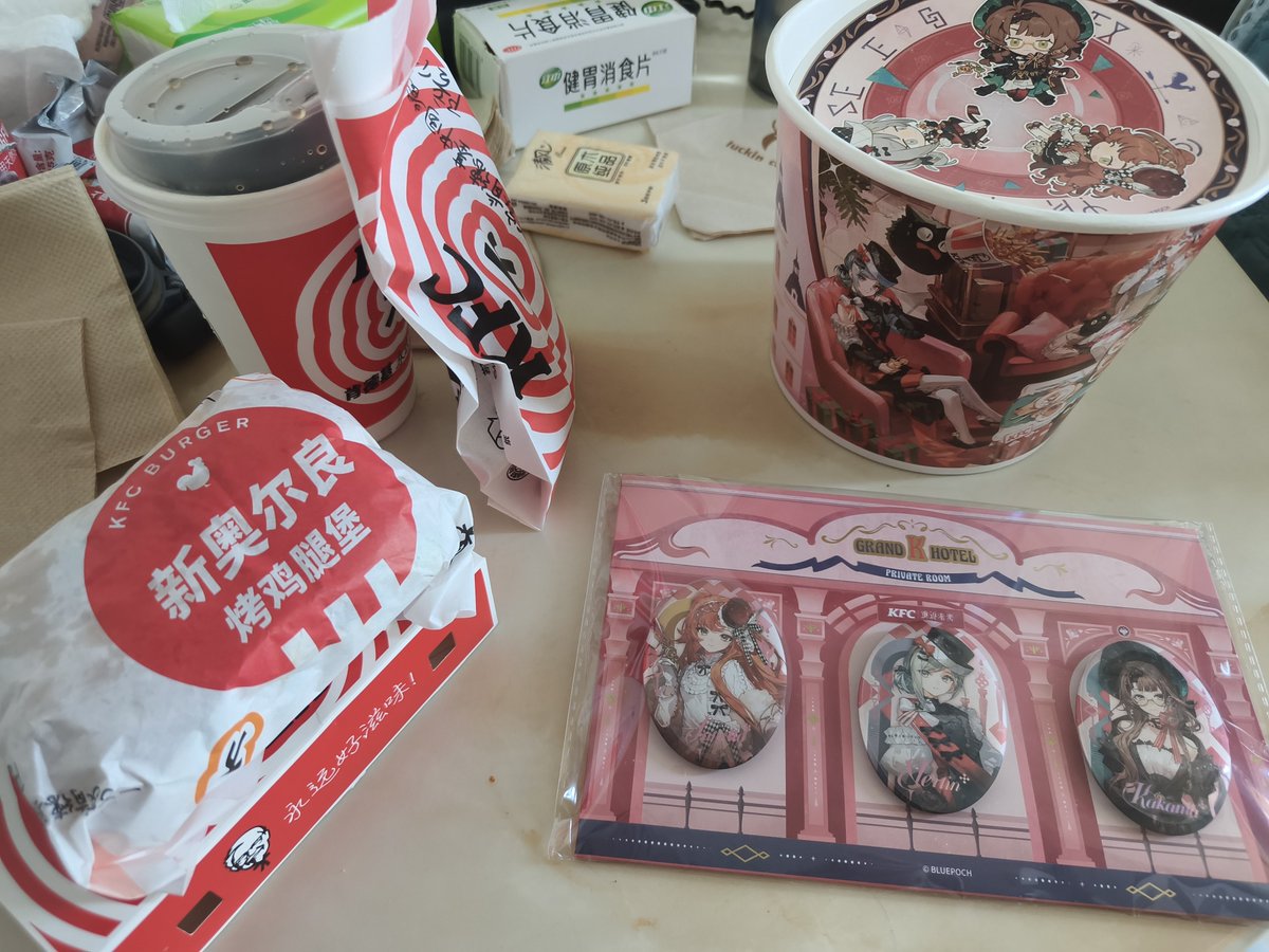 061010_ry's tweet photo. 嘿嘿嘿买一送一的披萨🤤🤤🤤嘿嘿肯德基佬爷爷🤤🤤🤤嘿嘿周末还有服贸会逛😋😋😋小狗的周末能量充满惹 https://t.co/F9L1aoWtOr