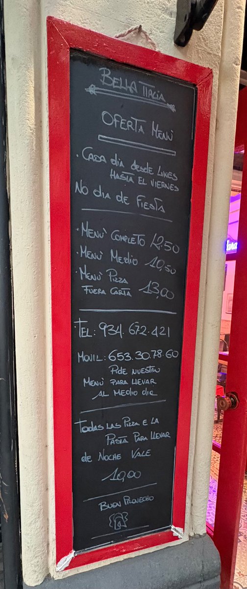 PompeuGuarner's tweet photo. Bella Italia, un altre dels centenars, o potser milers, de restaurants de Barcelona que exclouen el català de la retolació. https://t.co/w7qmyhDLkO