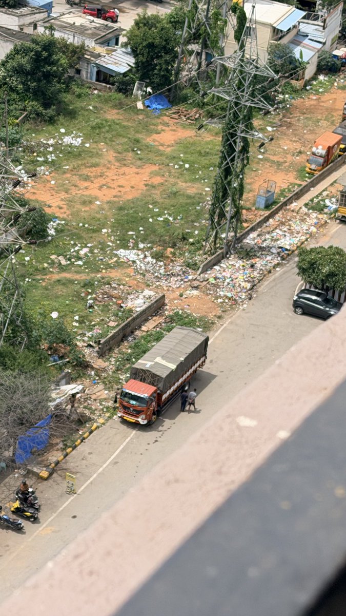 rock33_34's tweet photo. @GBA_office here’s an open space, this is in JP nagar 8th phase, next to GR heights. There foods trucks that dump garbage and burning jn open every evening. The cops don’t say anything, none picks garbage.. we all live warm coz of the fire burning all around us.
@krishnabgowda https://t.co/pgMTceyzpI