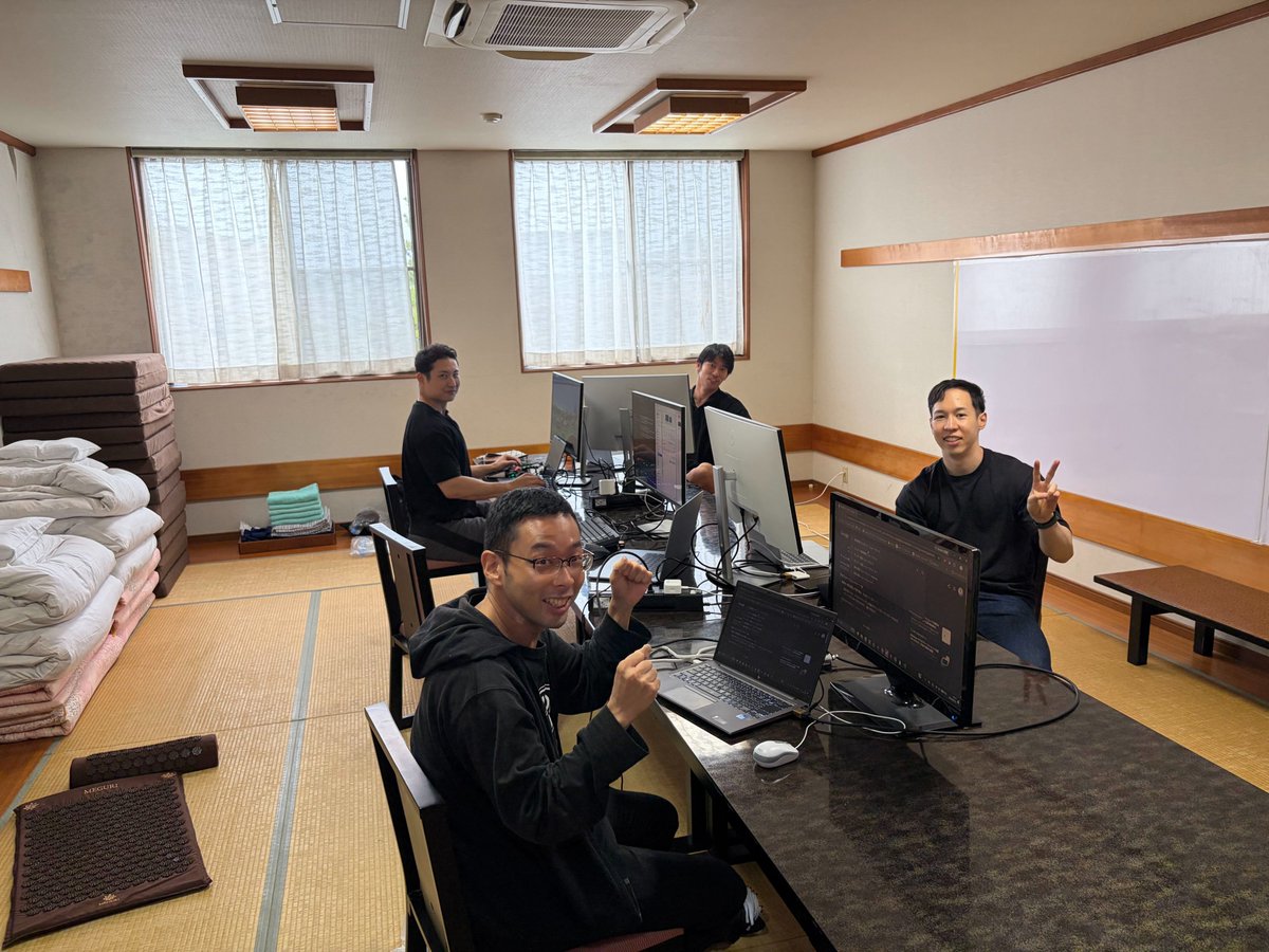 t_fit_engineer's tweet photo. 土善旅館でワイワイ2
#技術書典
#筋肉エンジニア https://t.co/E3dBUPv1Xs