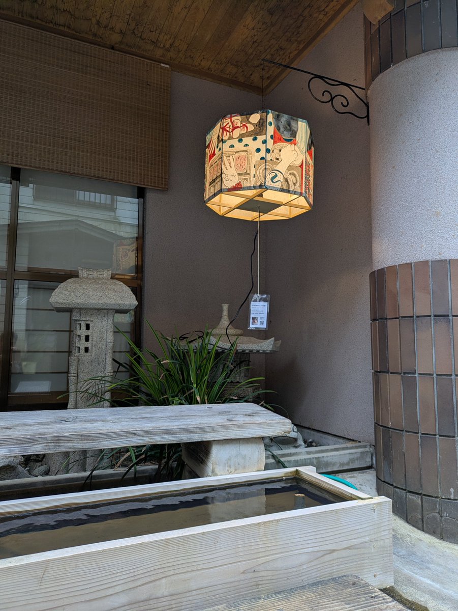 LwLCwThhYxpyvtt's tweet photo. 「ひじおりの灯」秋展示始まりました(^^)今年の新作もめっちゃ素晴らしいです!!是非ご覧にお越しくださいませ〜!!
#ひじおりの灯　#灯籠　#２０年目もあかりを灯して待ってます　#肘折　#肘折温泉 https://t.co/CIvtAbSbAw