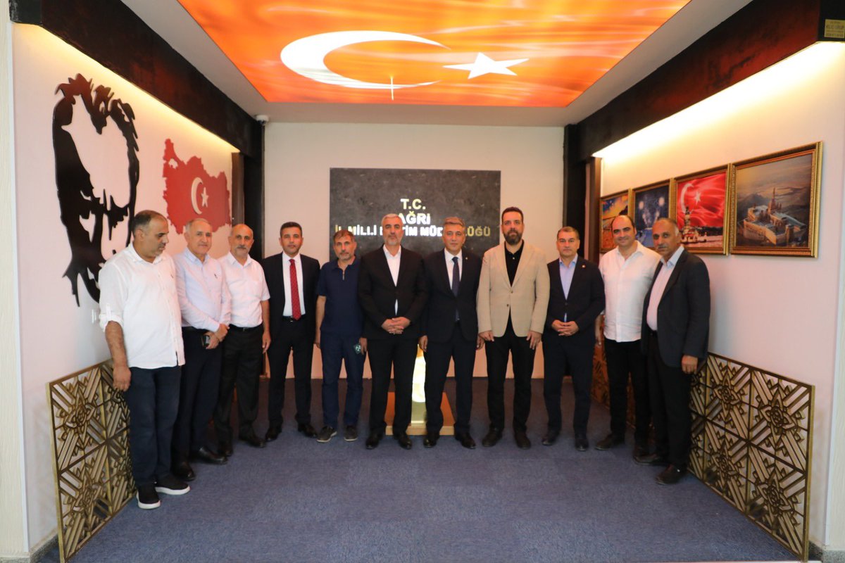 halukaras23's tweet photo. Ağrı İl Milli Eğitim Müdürü olarak atanan Abdulhaluk Çakan’a hayırlı olsun ziyaretinde bulunduk.
Nazik misafirperverliğinden dolayı kıymetli müdürümüze teşekkür eder, başarılar dileriz. 
@halukcakan12 
@agrimem https://t.co/FHSK2slFMG