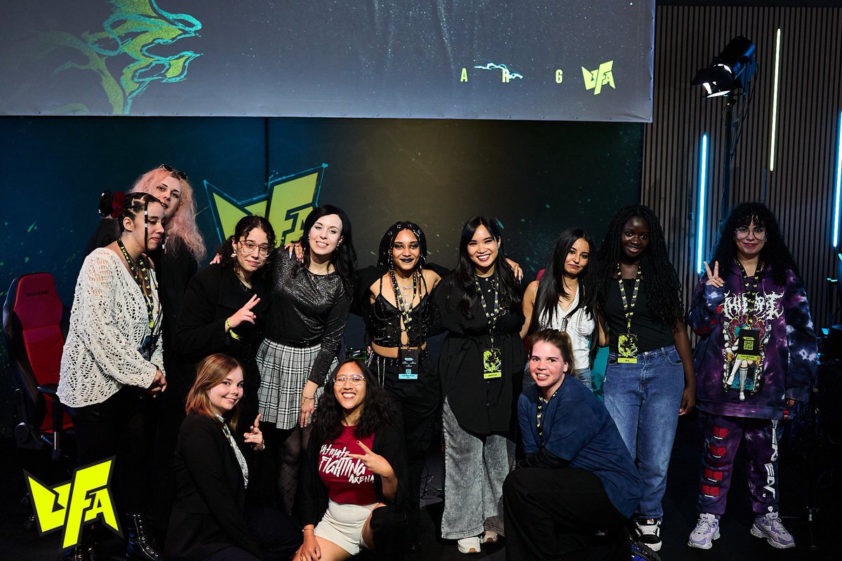 Kayane's tweet photo. TEKKEN SISTERS 
2025-2026 📸 @Soriya_fr 

C’est incroyable de passer de 10 à 20 joueuses pour ce tournoi en équipes ! 
J’ai vécu trop d’émotions à ce tournoi ❤️

Merci à toutes d’avoir répondu à l’appel et d’avoir donné le meilleur ! 🙏
On remettra ça 🔥

#UFA2026 https://t.co/8crqOU0T8x