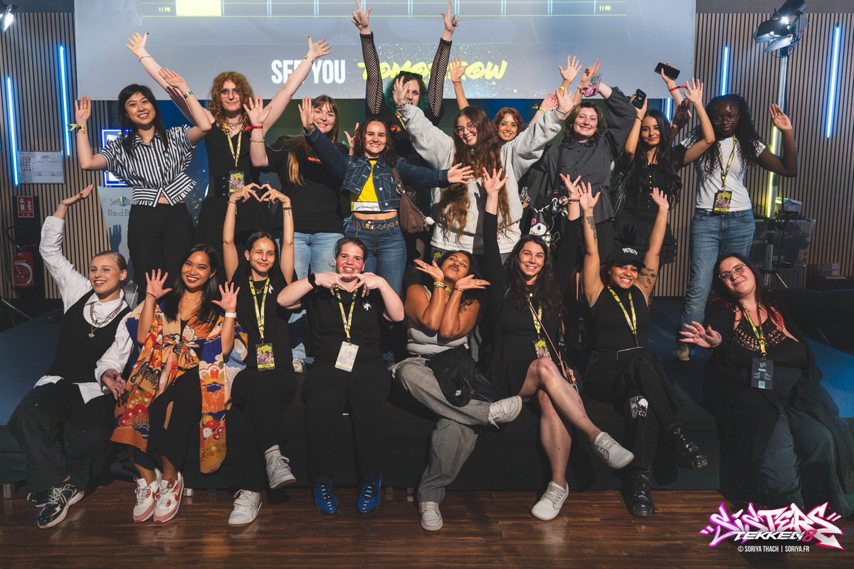 Kayane's tweet photo. TEKKEN SISTERS 
2025-2026 📸 @Soriya_fr 

C’est incroyable de passer de 10 à 20 joueuses pour ce tournoi en équipes ! 
J’ai vécu trop d’émotions à ce tournoi ❤️

Merci à toutes d’avoir répondu à l’appel et d’avoir donné le meilleur ! 🙏
On remettra ça 🔥

#UFA2026 https://t.co/8crqOU0T8x