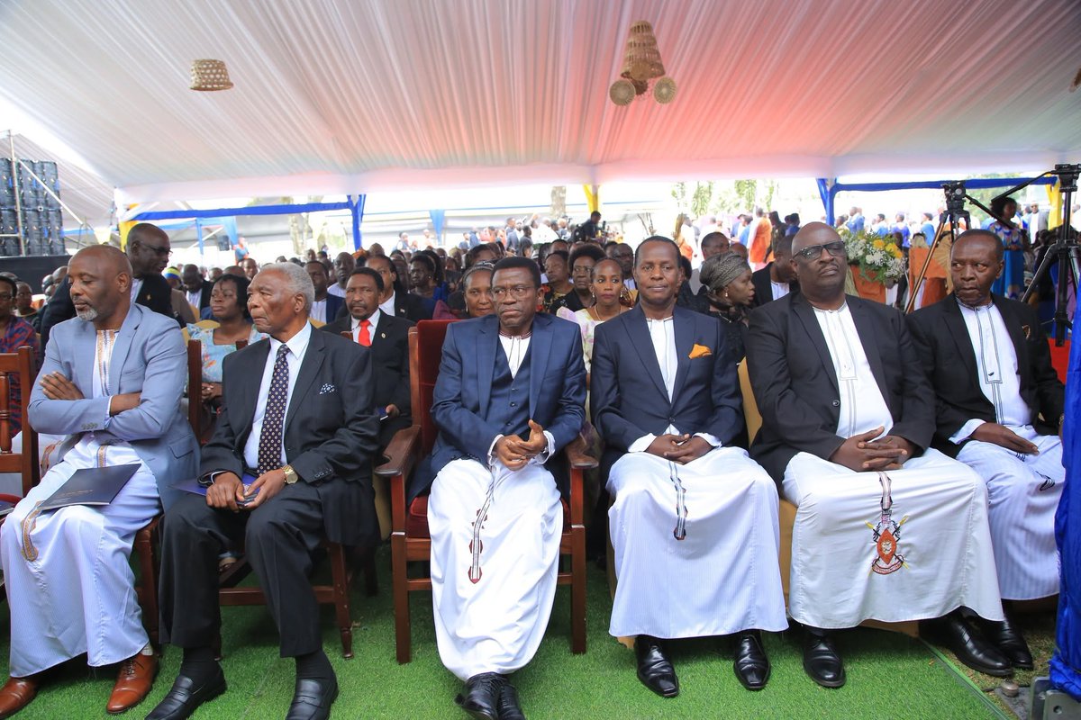 deltatvtukole's tweet photo. Katikkiro Charles Peter Mayiga y'akulembeddemu bonna abavudde mu Bwakabaka bwa Buganda abeetabye mu kuwerekera Omukama Oyo Nyimba Kabamba Iguru Rukidi IV. #DeltaTvTukole https://t.co/2YHHI1YRr2