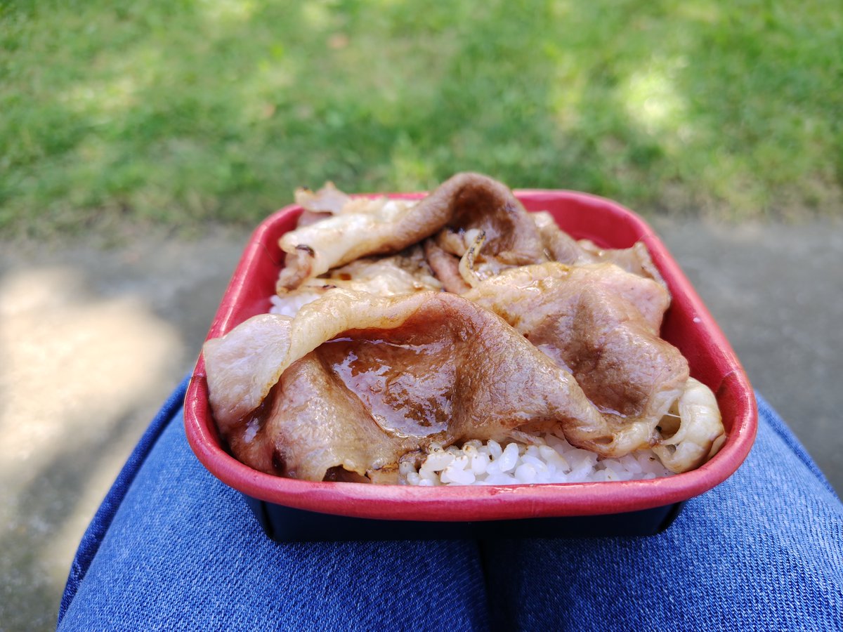 chaofan208's tweet photo. #さっぽろオータムフェスト
大通西10丁目のNIKU NEEDS ＆ Mutton The Richにて
1,300円吉野家牛丼並みより一回り小さいサイズ、とても美味しいです https://t.co/MX7TAgRNPA
