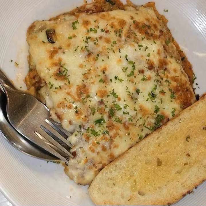 rvinjayx_'s tweet photo. Greenwich Lasagna Supremacy💚 https://t.co/IQhZR25yk6