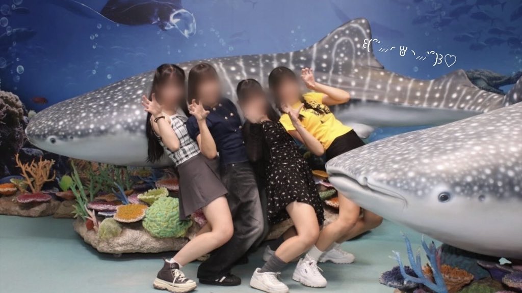 _byul29's tweet photo. 水族館なのにシーサーポーズさせられて謎😸♡ https://t.co/w1wO518U8t