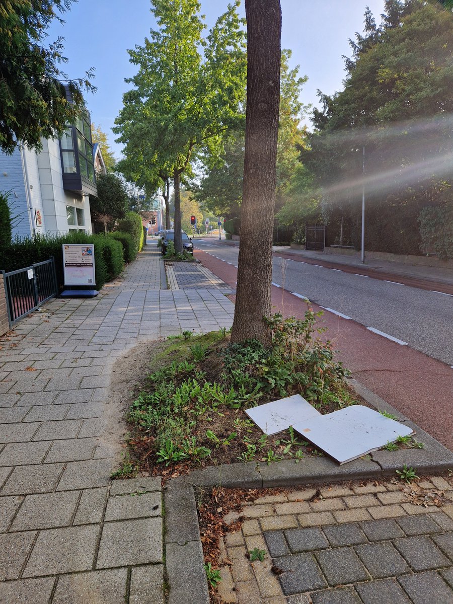 EBS023's tweet photo. Even naar het dorp voor een boodschap...
Ze hebben niet stilgezeten Vannacht.
#Supportervanschoon #TrashWalking #zwerfie #Poortugaal #Albrandswaard https://t.co/TpqirSwjb1