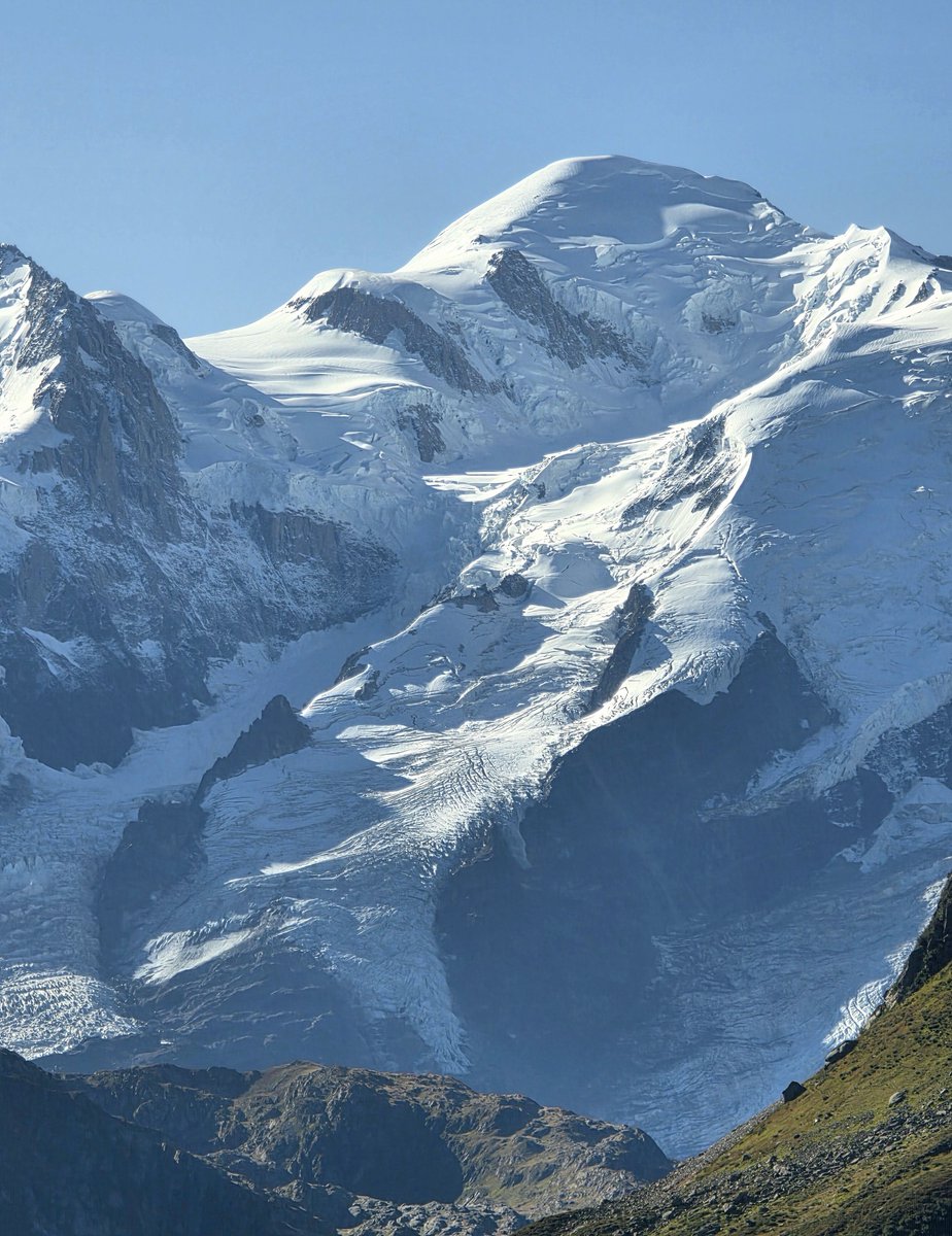 subfossilguy's tweet photo. Mont Blanc this morning! 😍

After this terrible summer 'La Jonction' between Grands Mulets and Bossons Glaciers (lower left) doesn't exist anymore... 🧊🔥😭 https://t.co/hiTvz5iPQT