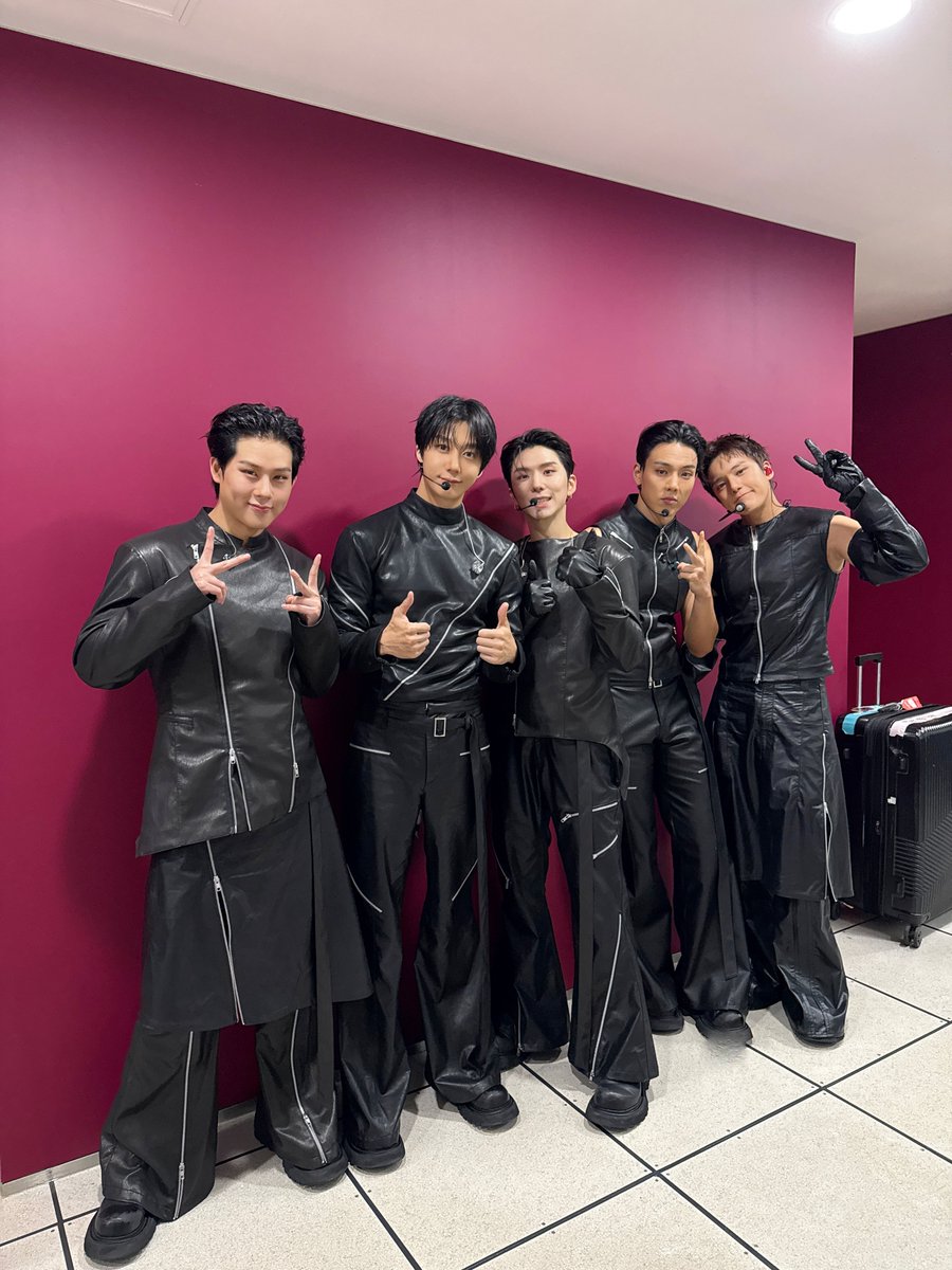 OfficialMONSTAX's tweet photo. [📸]
260912 MBC #쇼음악중심

#MONSTAX #몬스타엑스
#ThePhase #MAGIC https://t.co/ShzOVjrVcy