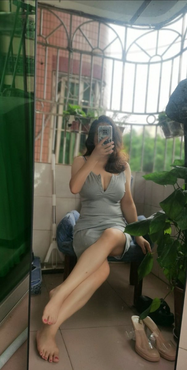 Sairjo's tweet photo. 《女-加急匹配》：

电子厂的已婚小姐姐，想找个男生解决生理需求，要求人品好。不能介入家庭。  

我寻思你的没露脸呀，打码影响观感！(当事人已同意不打码)

联系方式 : https://t.co/qlgF27s3ZD https://t.co/EDmSAdw5CP