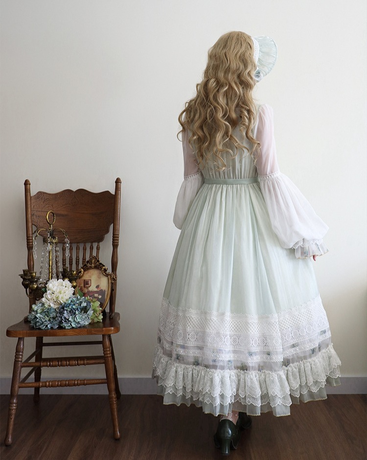 AlthaEichofd's tweet photo. Elegant classic. Dress set: DR00242Y. Bonnet: P00803 https://t.co/E8cKDJpgqu