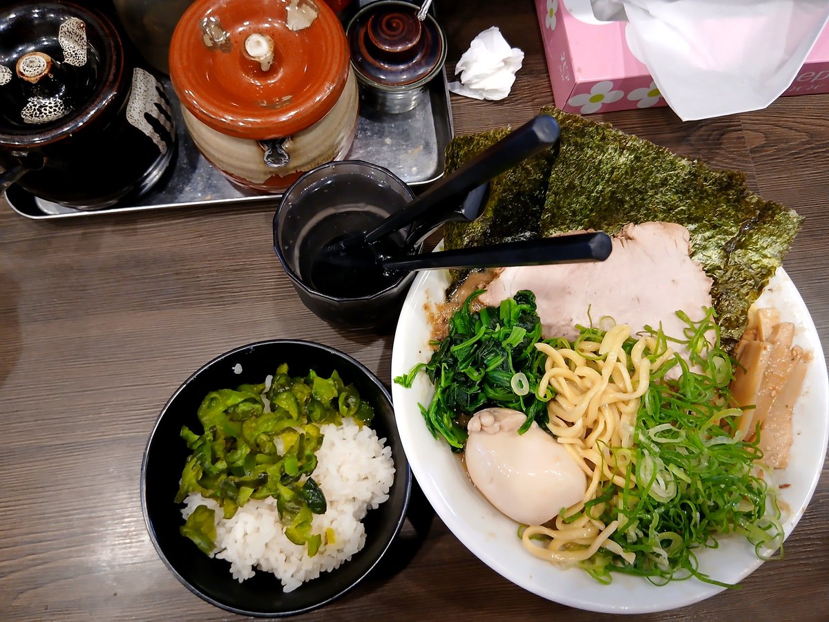 mijikaitakeo's tweet photo. 今日は珍しくランチで武道家本店さんへ❗
限定まぜそばが明日で終了。
爺にとって今日がラストチャンスでした！
実は昨日の夜行く予定だったが夕方に売り切れの情報が。残念だったが断念😭
でも今日はお陰様で4ヵ月振り復帰の龍世さん作のまぜそばをゲット。
マジ旨かった〜😋🍴💕
ご馳走様でした❗ https://t.co/RiUKb1NFqV