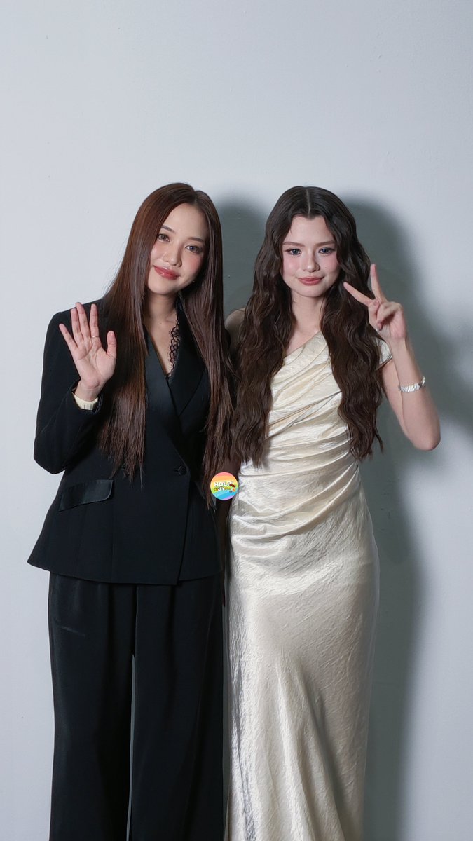 HoldNgran's tweet photo. มีพบก็ต้องมีจาก ฉันต้องคิดถึงพวกเธอมากแน่ ๆ 🥺 

ถึงเวลาปิดฉาก #บ้านวาทินวณิช ในงาน "4 ELEMENTS INFINITE BONDS FAN MEETING"

4E OUR INFINITE MOMENTS
#Holdงานมาฮาก่อน 
#4ElementsInfiniteBonds
#4Elements 
#AppleMim #แอปเปิ้ลมิ้ม
#อิงล็อต #englot
#ฟรีนเบค #FreenBecky
#น้ำหนึ่งเนย #NamneungNoey