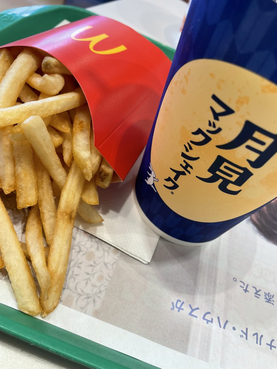 Secret_hidden2's tweet photo. 休憩してた‼️
マクドナルドのポテトってたまに無性に食べたくなる時ない？🍟
 #フォロバ１００   #新人歌い手 https://t.co/uS2sVIweC3