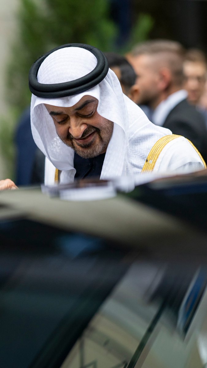 Mohammad_ae's tweet photo. كيف مانمشي وراك ونتبعك
وانت نور الحق والدنيا ظلام

يامحمد راحة العالم معك
سايدٍ فيه التسامح والوئام

#محمد_بن_زايد ❤️🇦🇪 https://t.co/6qSsdTRUby