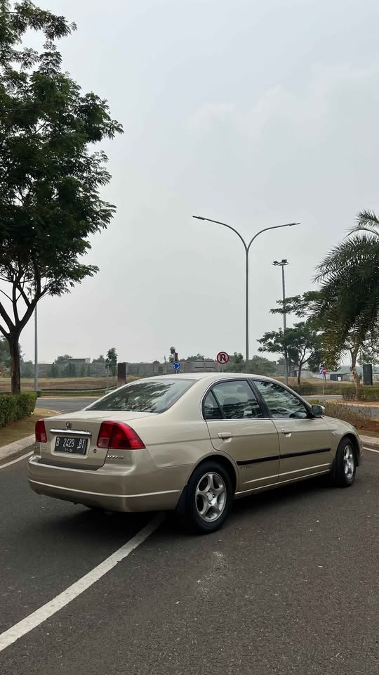 otomogarage's tweet photo. Honda Civic ES VTi-S MT 2001, tangan pertama sejak baru dengan KM 10 ribuan.

Interior fabric original, mesin terawat, AC dingin, serta VTi-S dengan ABS dan SRS Airbag.

Detail:
https://t.co/6mLnQn2FJm
#HondaCivic #CivicES #OtomoGarage https://t.co/N17rylhT0Q