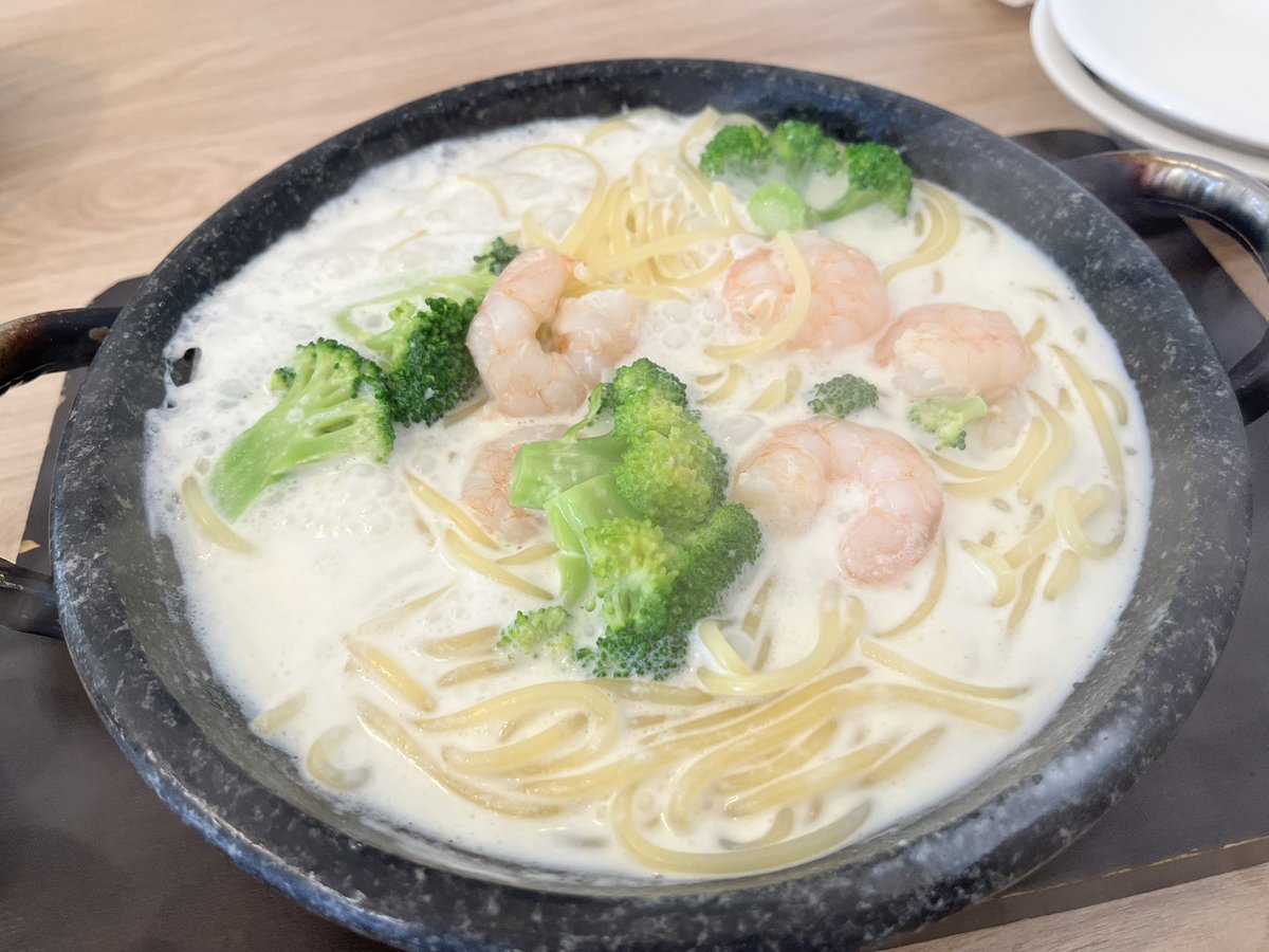 warabimoko's tweet photo. 春日部　魔法のパスタ
アツアツグツグツ〜🍝 https://t.co/TCpuSuE0mk