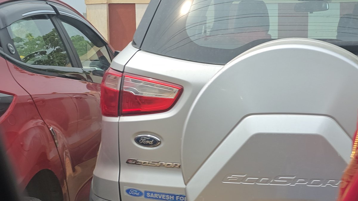 rockmohan95's tweet photo. @TVKVijayHQ @AadhavArjuna we are in tirutani murugan temple, the parking condition is so worse, whomever is collecting the fee, they are not at all managing it. 

All the cars are chaotically parked and it wasted 2 hours per car / van / vehicle. Please check this. https://t.co/RTJybaELuj