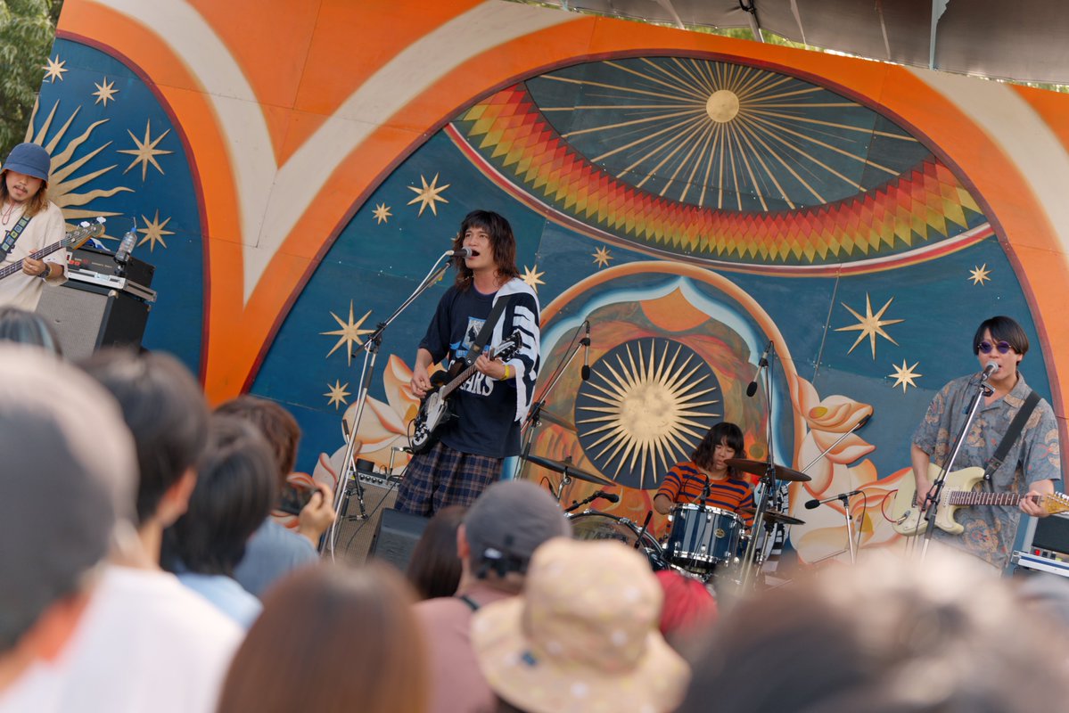 ItamiGreenJam's tweet photo. ITAMI GREENJAM'26 day1 
初出演のPK shampoo

ライブハウスから昆陽池公園に飛び出して鳴らしたロックサウンド🎸

上空を飛ぶ飛行機の轟音と相まって最高のロックンロールでした⚡ https://t.co/hQcLmZ887c