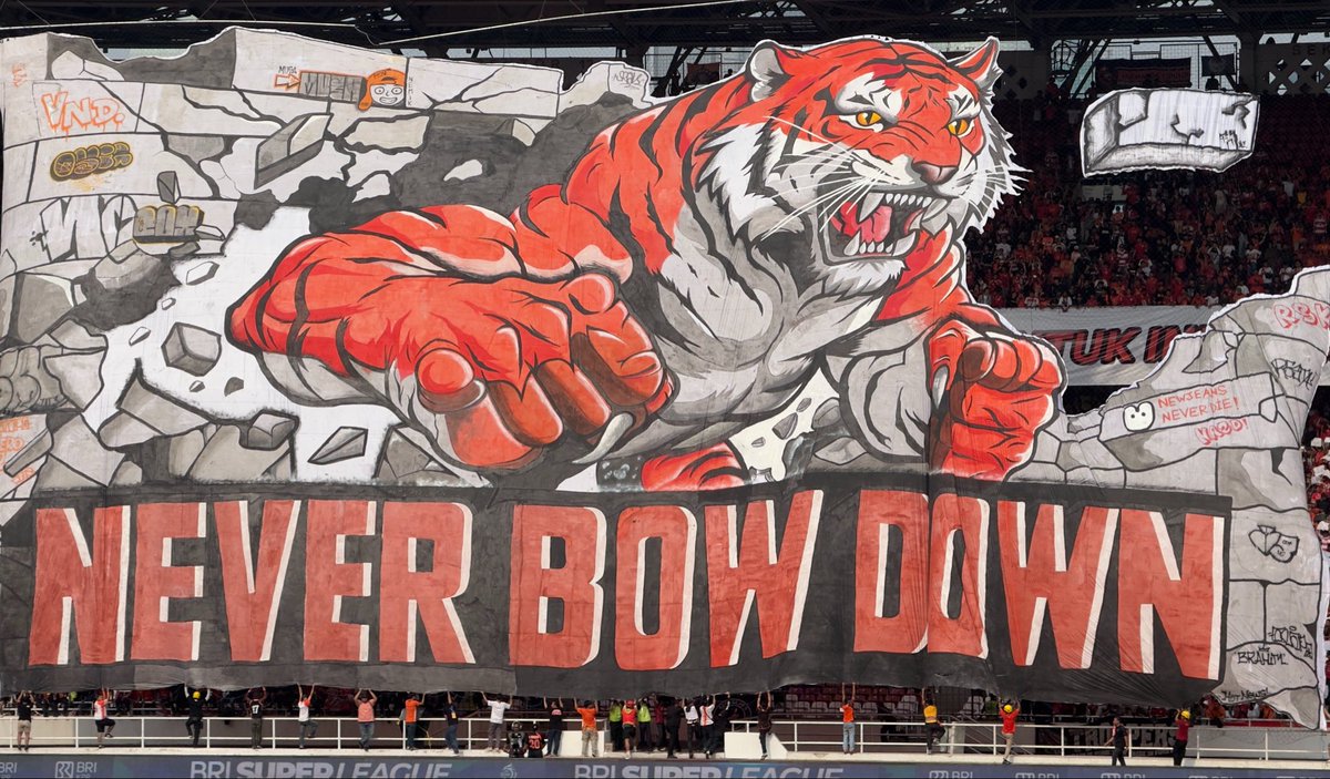 ThatBolaGuy's tweet photo. KOREO THE JAK MANIA DALAM PERTANDINGAN PERSIJA VS PERSIB BANDUNG

NEVER BOW DOWN! https://t.co/1CIYwrBmm2