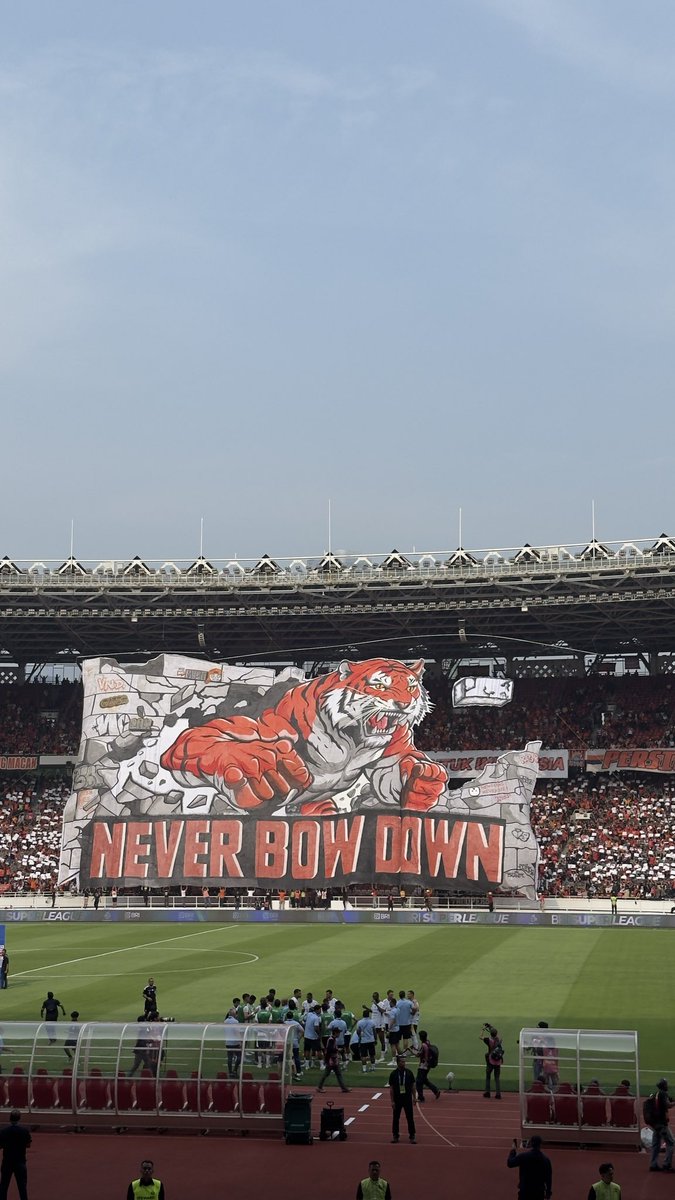 ThatBolaGuy's tweet photo. KOREO THE JAK MANIA DALAM PERTANDINGAN PERSIJA VS PERSIB BANDUNG

NEVER BOW DOWN! https://t.co/1CIYwrBmm2