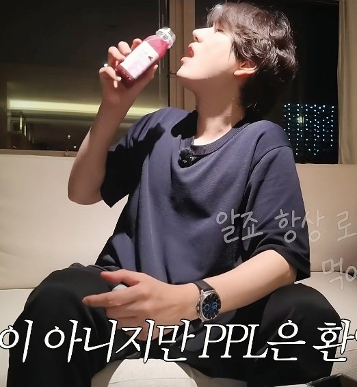 lovesomearin89's tweet photo. 💫[KYUHYUN] #규현 #뀨 #KYUHYUN #キュヒョン #圭賢 #KYUTV 📺 20260911
@GaemGyu 

옆테 미치셨.. 🫢 https://t.co/6Yj24p2NF1