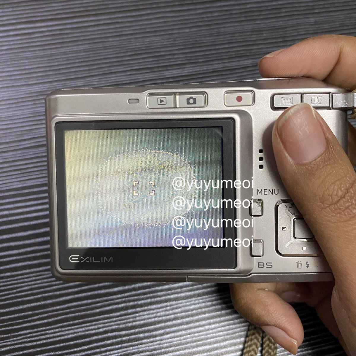 yuyumeoi's tweet photo. ส่งต่อกล้องดิจิตอล รุ่น Casio ex-s100
price 1,300 บาทส่งฟรี 🚚

- แฟลชออก ซูมได้ ใช้งานเต็มระบบ
- ตำหนิ รอยตามบอดี้ จอย่น ไม่ส่งผลกับรูปภาพ
- สิ่งที่ได้ = ตัวกล้อง , แบต , เมม 2gb

รูปคน dm ค่ะ ❤️
#ส่งต่อ #กล้องดิจิตอลมือสอง #กล้องดิจิตอล https://t.co/yHCCarnZ7X