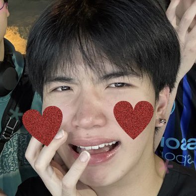 bamlabooo's tweet photo. น้องคีนเป็นเด็กดีมากจังเลยยยยยย ตัวเองพึ่งทำงานเสร็จแท้ ๆ แต่ก็ยังมาวิ่งเล่นให้ทุกคนได้เห็นหน้า เห็นแก้มแดงๆของหนู 🍅🍅 

//พี่ยิ้มกว้างมากเลยแหละวันนี้ แล้วน้องคีนอะยิ้มเยอะๆรึยังน้าวันนี้ :) 🤲🏻⭐️🫧🎀 https://t.co/VBl75pDTeF