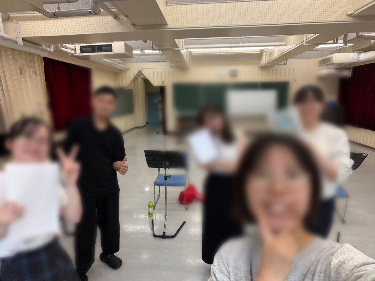 Coro_Sfida's tweet photo. 【練習報告】
こんにちは！コーロ・スフィーダです！

今日は定期演奏会に向けた練習でした🫡
今回は少人数だからこそ、メインの《ティオの夜の旅》を中心に、表現について意見を出し合いながら作品に向き合いました🔥

演奏会まであと1週間！
よりよい演奏を目指して頑張ります！！
#CoroSfida https://t.co/pUP0VPsoIO
