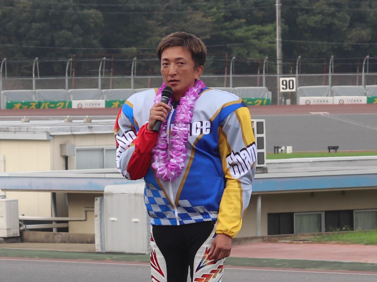 オートレース　荒尾聡　選手　直筆サイン入り　うちわ　飯塚オート所属 27期 飯塚オート on X: 