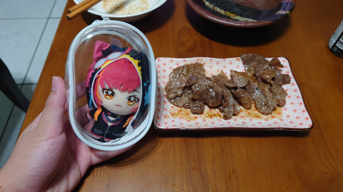 rss930426's tweet photo. 友人の家で焼肉パーティーが開かれた😆
#つな友　#猫汰つな https://t.co/9P0c1Bub9p