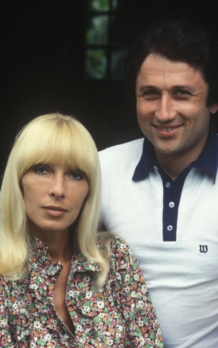 _ABIBAH's tweet photo. Bon Anniversaire au seul ROI du PAF MICHEL DRUCKER il fête ses 84 ANS aujourd'hui 12/09 🍾🥂🌹❤️ #micheldrucker #anniversaire #jeunesse #sport #éternel #roidupaf #icon #legend #star #celebrity #television #merci #onvousaime.... https://t.co/Gw3fhem4Xp