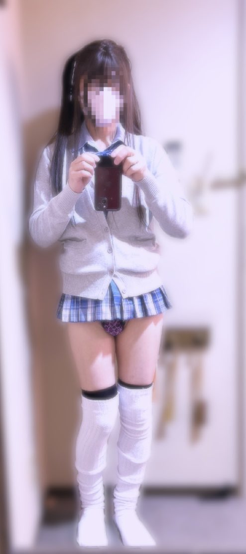 stradvvvf77's tweet photo. 2年前に撮影♪なし

ムラムラ〜♡と帰宅して
制服のまま誰もいなかったときに高確率で発動するJKビッチ♂︎(♀︎)のルーティ－ン😇
お願いだからまだ誰も帰ってこないで！ https://t.co/58tEFdHIUi