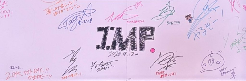 inpac_mi7ty's tweet photo. CDTVライブ久しぶりのみなちゃんで楽しみ～☺️💛
IMP.サインあったよー✨
セトリどんな感じなんだろう～
よこぴの20代最後のお誕生日前のライブ盛り上げたいな〜
ペンラ結構発色良くて良かった～ https://t.co/zBy0nRZWOS
