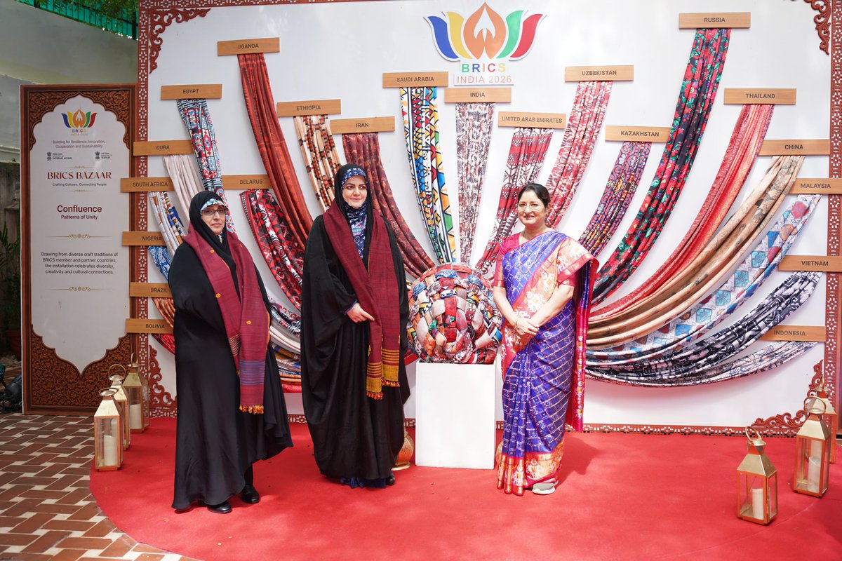 BricsIndia2026's tweet photo. A cultural connect at the Iran Pavilion 🇮🇷 at BRICS Bazaar, New Delhi.

Zahra Pezeshkian, daughter of Iranian President Masoud Pezeshkian, and her husband Hassan Majidi visited the pavilion and interacted with the artisans and representatives showcasing Iran’s rich art, crafts and cultural heritage.

#BRICS2026 #BRICSBazaar #Iran #India