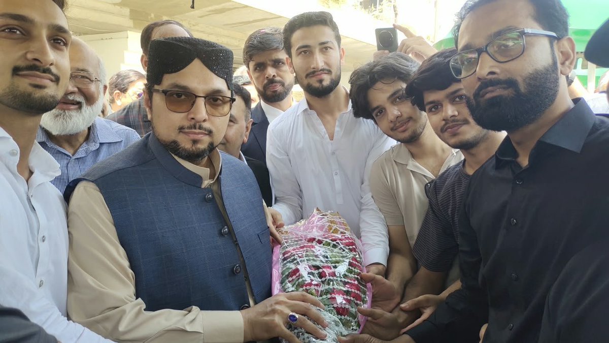 DrHussainQadri's tweet photo. President Minhaj-ul-Quran International, Prof. Dr. Hussain Mohi-ud-Din Qadri, has arrived in Karachi for a five-day organisational and movement-related visit. Senior office-bearers and workers of Minhaj-ul-Quran Karachi warmly welcomed him at Jinnah International Airport and presented him with bouquets.

#DrHussainQadri #MinhajulQuran #Karachi #MQI #Pakistan